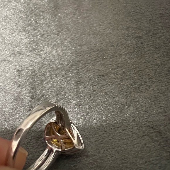 Cirari Couture Orange Yellow Pear diamond halo ring, 18k 2 tone ring - Picture 5 of 7